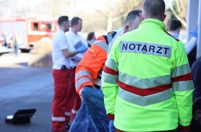 Feuerwehr Essen: FW-E: Tierabwehrspray sorgt für größeren Rettungsdiensteinsatz am Gymnasium an der Wolfskuhle - acht Kinder betroffen