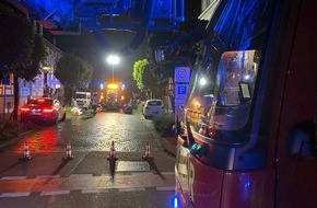 Feuerwehr Detmold: FW-DT: Feuerwehreinsatz in der Schülerstraße - gemeldeter Zimmerbrand mit Person