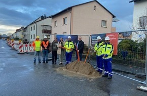 Westconnect GmbH: Pressemeldung: Spatenstich: Westconnect startet Glasfaserausbau im Rodgauer Stadtteil Jügesheim