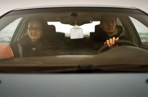 Deutscher Kamerapreis für MDR/Arte Doku „Die Taxi-Oma – Fahrerwechsel auf Kasachisch“