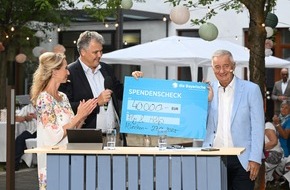 die Bayerische: Erwin Flieger Stiftung: Die Bayerische engagiert sich langfristig und setzt erstes Schulprojekt in Tansania um