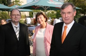 BBE Bundesnetzwerk Bürgerschaftliches Engagement: "Größe zeigen": Bundespräsident Horst Köhler eröffnet Woche des bürgerschaftlichen Engagements 2006