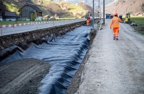 Debrunner Acifer AG: 6,5 Fussballfelder an Geotextilien für Bahnstrecke zwischen Stansstad und Engelberg