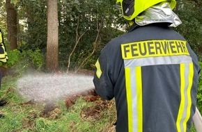 Feuerwehr Flotwedel: FW Flotwedel: Ortsfeuerwehr Eicklingen löscht brennenden Baumstumpf