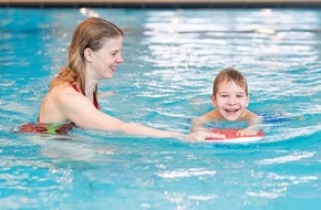 DLRG - Deutsche Lebens-Rettungs-Gesellschaft: Bundesweiter Schwimmabzeichentag am 21. Mai 2023 / Initiative für mehr Spaß und Sicherheit am und im Wasser