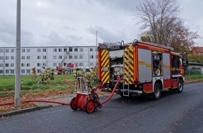 Feuerwehr Dresden: FW Dresden: Brand in leerstehendem Bürokomplex