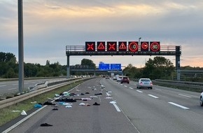 Polizeipräsidium Südosthessen: POL-OF: Autobahnpolizei sammelte Inhalt von Dachbox ein: Fahrspuren zeitweise gesperrt