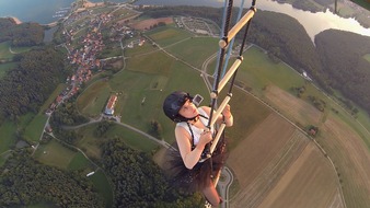 ProSieben: Mehr Zeit für Freunde im neuen Jahr: Lässt sich Vivien in 300 Meter Höhe für ihre Freundin Sophia hängen? "Mein bester Feind" mit Joko und Klaas am Samstag, 20:15 Uhr