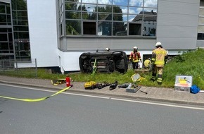 Feuerwehr Plettenberg: FW-PL: Eingeklemmte Person nach Verkehrsunfall