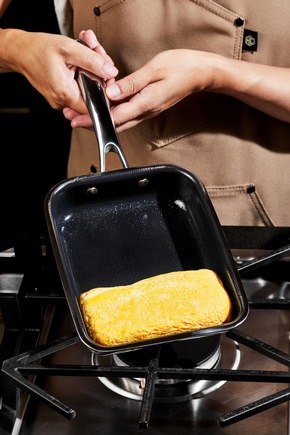 HexClad bringt japanischen Stil in deutsche Küchen – mit der neuen Hybrid Compact Egg Pan