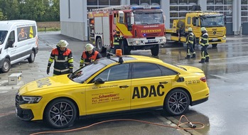 smart media solutions GmbH: Landkreis-Feuerwehren ausgebildet für Unfälle mit E-Fahrzeugen