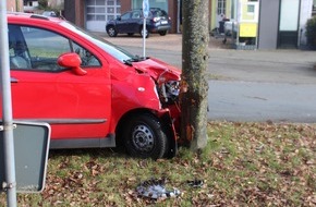 Polizei Coesfeld: POL-COE: Lüdinghausen/ Autos kollidieren mit Bäumen
