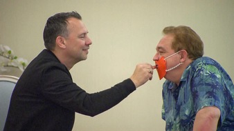 "Verstehen Sie Spa&szlig;?": Sebastian Fitzek legt Oliver Kalkofe rein