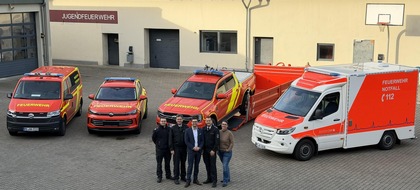 Feuerwehr Haan: FW-HAAN: Fahrzeug&uuml;bergabe durch den B&uuml;rgermeister an die Feuerwehr Haan