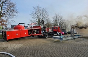 Feuerwehr Bergheim: FW Bergheim: Mehrere Einsätze beschäftigen Feuerwehr in Bergheim Kind in Klettergerüst eingeklemmt - Rauch in Gewerbebetrieb - Verkehrsunfall mit verletzter Person