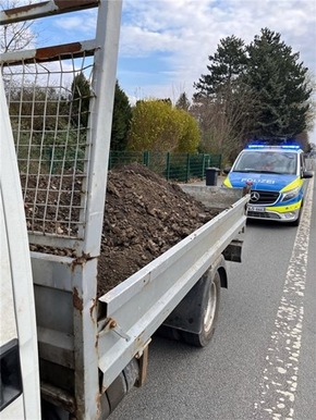 POL-SO: Massiv überladener und verkehrsunsicherer Lkw in Soest stillgelegt