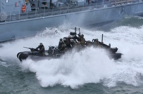 Presse- und Informationszentrum Marine: Kampfschwimmer werden 50 Jahre - Zum Jubiläum wird die Einheit ein eigenständiges Bataillon (FOTO)
