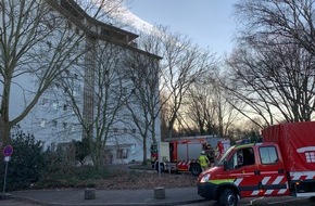 Feuerwehr Gladbeck: FW-GLA: 22 Betroffene nach einem Brandereignis in einem Hochhaus im Gladbecker Süden am Samstagnachmittag.