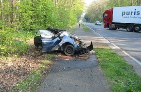 Polizeiinspektion Nienburg / Schaumburg: POL-NI: Schwerer Verkehrsunfall auf der B 215 - Bilder im Download -