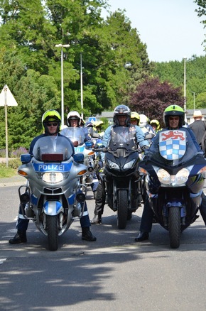 BPOL NRW: Bundespolizei veranstaltet 15. Polizei-Biker-Gottesdienst 
Gemeinsam lenken und gedenken 
Bisher über 11.000 Biker und über 66.600,- Euro Spenden für guten Zweck