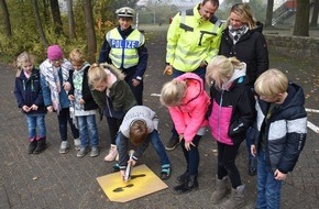 Polizei Paderborn: POL-PB: #PassAuf! - Gelbe Füße sind wieder sichtbar