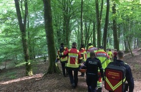 Feuerwehr Plettenberg: FW-PL: Feuerwehr rettet verunfallten Mountainbiker aus Singletrail