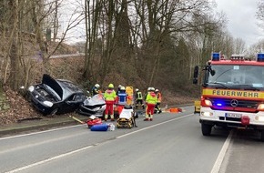 Feuerwehr Hattingen: FW-EN: Verkehrsunfall mit zwei Verletzten