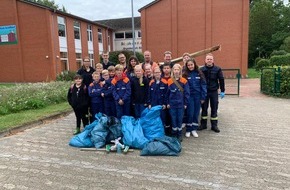 Freiwillige Feuerwehr Gemeinde Schiffdorf: FFW Schiffdorf: Feuerwehr unterstützt Ortsgemeinschaft beim Müllsammeln