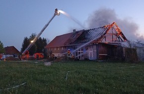 Feuerwehren des Landkreises Ravensburg: LRA-Ravensburg: Gebäudebrand in Wangen, OT Leupolz-Ungerhaus