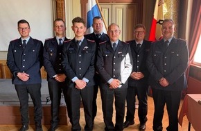 Freiwillige Feuerwehr Celle: FW Celle: Ortsfeuerwehren Altenhagen und Gro&szlig; Hehlen nahmen am Traditionstag der Feuerwehr H&auml;meenlinna in Finnland teil - Sarah und Sven Jacobi ausgezeichnet