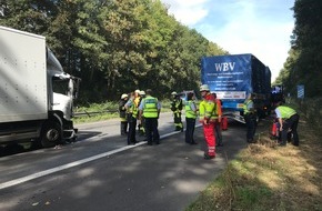 Feuerwehr Bochum: FW-BO: Auffahrunfall mit zwei LKW auf der A-43 vor der Ausfahrt Gerthe in Fahrtrichtung Münster am Dienstag-Vormittag.