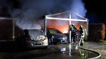 FW-WRN: Feuer_3: Fahrzeugbrände in der Mozartstraße