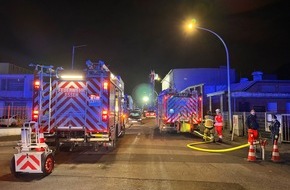 Feuerwehr Essen: FW-E: Feuer in leerstehendem Gebäude an der Maxstraße - Brandgeruch sorgt für weiteren Einsatz