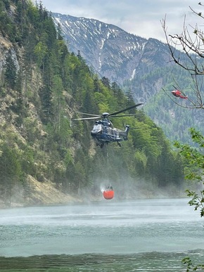 BPOLD 11: Brandbek&auml;mpfung aus der Luft: Die Bundespolizei im Einsatz gegen den Waldbrand im Landkreis Traunstein