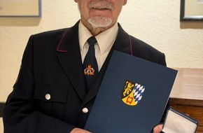 Feuerwehr Weinheim: FW Weinheim: Stadt Weinheim ehrt Reinhold Mayer und Peter Weigold f&uuml;r 60 Jahre Feuerwehrdienst
