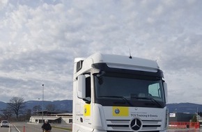 Touring Club Schweiz/Suisse/Svizzero - TCS: Test TCS: gli assistenti di cambiamento di direzione per autocarri possono salvare vite
