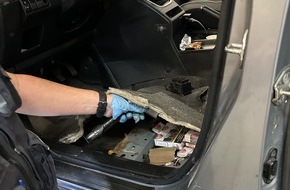 Hauptzollamt Landshut: HZA-LA: Zoll stoppt Zigarettenschmuggel - 24.600 Zigaretten in Hohlräumen versteckt