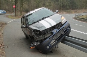 Polizeiinspektion Hameln-Pyrmont/Holzminden: POL-HM: Verkehrsunfall aus unbekannter Ursache