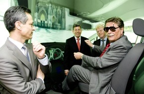 Ford-Werke GmbH: Kölner Oberbürgermeister Fritz Schramma besucht Produktentwicklung bei Ford in Köln