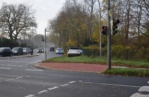 Polizeiinspektion Wilhelmshaven/Friesland: POL-WHV: Verkehrsunfall in Schortens - 57-Jährige verunfallt alleinbeteiligt - Vorbildliches Einschreiten der Ersthelfer