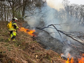 FW-EN: Am Nacken war ein erweiterter L&ouml;schzug im Einsatz.