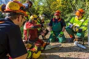 FW-Heiligenhaus: Busunfall und andere Katastrophen (Meldung 24/2017)