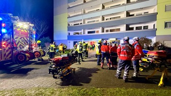 Feuerwehr MTK: Brand im 15. Obergeschoss eines Wohnhochhauses - Großeinsatz in Okriftel