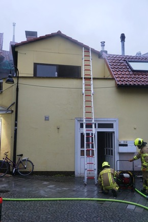 FW Ratingen: Mehrere Einsätze am Vormittag - Feuerwehr Ratingen hat alle Hände voll zu tun!