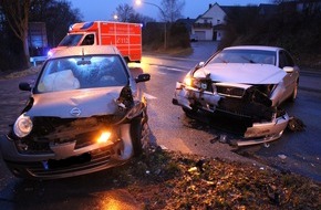 Polizei Minden-Lübbecke: POL-MI: Zwei Verletzte nach Verkehrsunfall