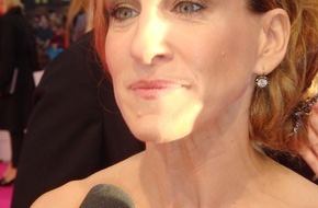 TELE 5: TALK OF FAME - NEWSTICKER: Warum Sarah Jessica Parker ungern über Sex spricht, Scarlett Johansson nicht nach Cannes durfte und Tim Roth fiese Spiele erdulden muss