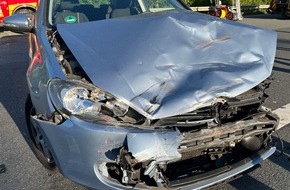 Kreispolizeibeh&ouml;rde H&ouml;xter: POL-HX: Motorrad &uuml;bersehen - 20-J&auml;hriger mit Rettungshubschrauber in Klinik geflogen