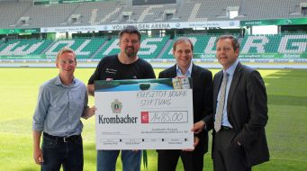Krombacher Brauerei GmbH & Co.: Abschied mit Stil - Krombacher spendet Erlös aus Gläserverkauf an die Krzysztof Nowak-Stiftung (BILD)