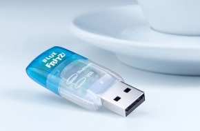 AVM GmbH: BlueFRITZ! USB ab sofort in neuer Version erhältlich / AVM BlueFRITZ! USB v2.0 - kleiner, stärker, günstiger / Verbindet den PC kabellos mit ISDN, DSL, Handy und Drucker
