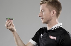 Mattel GmbH: Von schnellen Bällen zu heißen Reifen - Fußball-Nationalspieler Marco Reus kommt als Testimonial von Hot Wheels den Fans ganz nah (BILD)